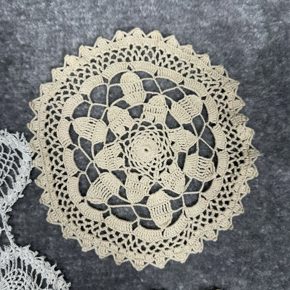 Vintage Lot Of 4 Doilies Round Bell‎ Crochet Delicate - Picture 4 of 12